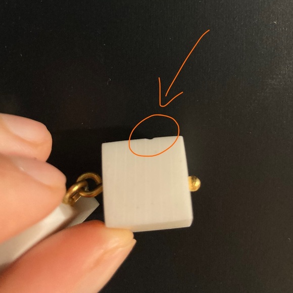 🍀 2 for $20 Vintage Chunky White Clasp Earrings. - Picture 6 of 9